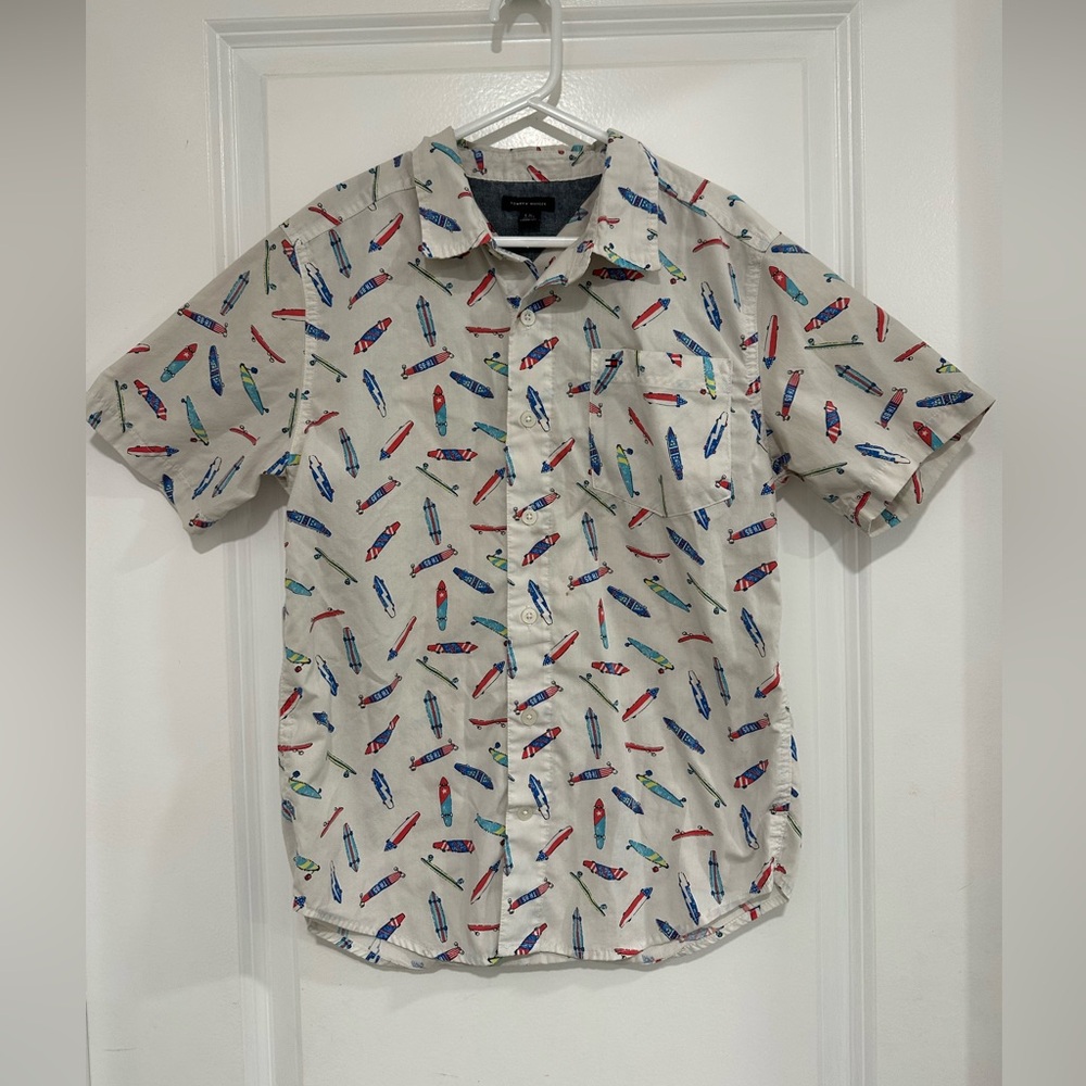 Tommy Hilfiger Boys Size Large White Shirt with Skateboard Print